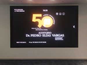 Pantalla LED para auditorio de la Policlínica Metropolitana